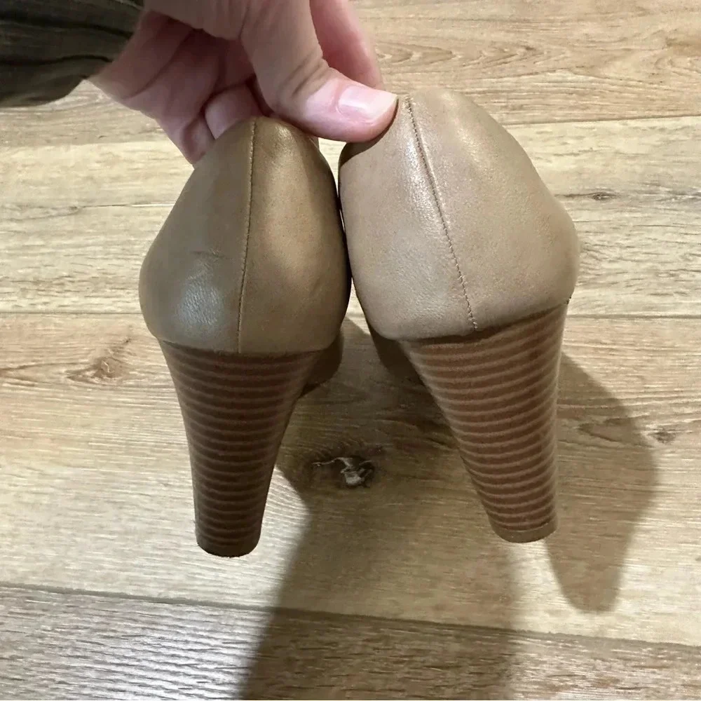 MTI Design Women's Tan Faux Leather Rounded Toe Wedge Heels Size 10 GUC